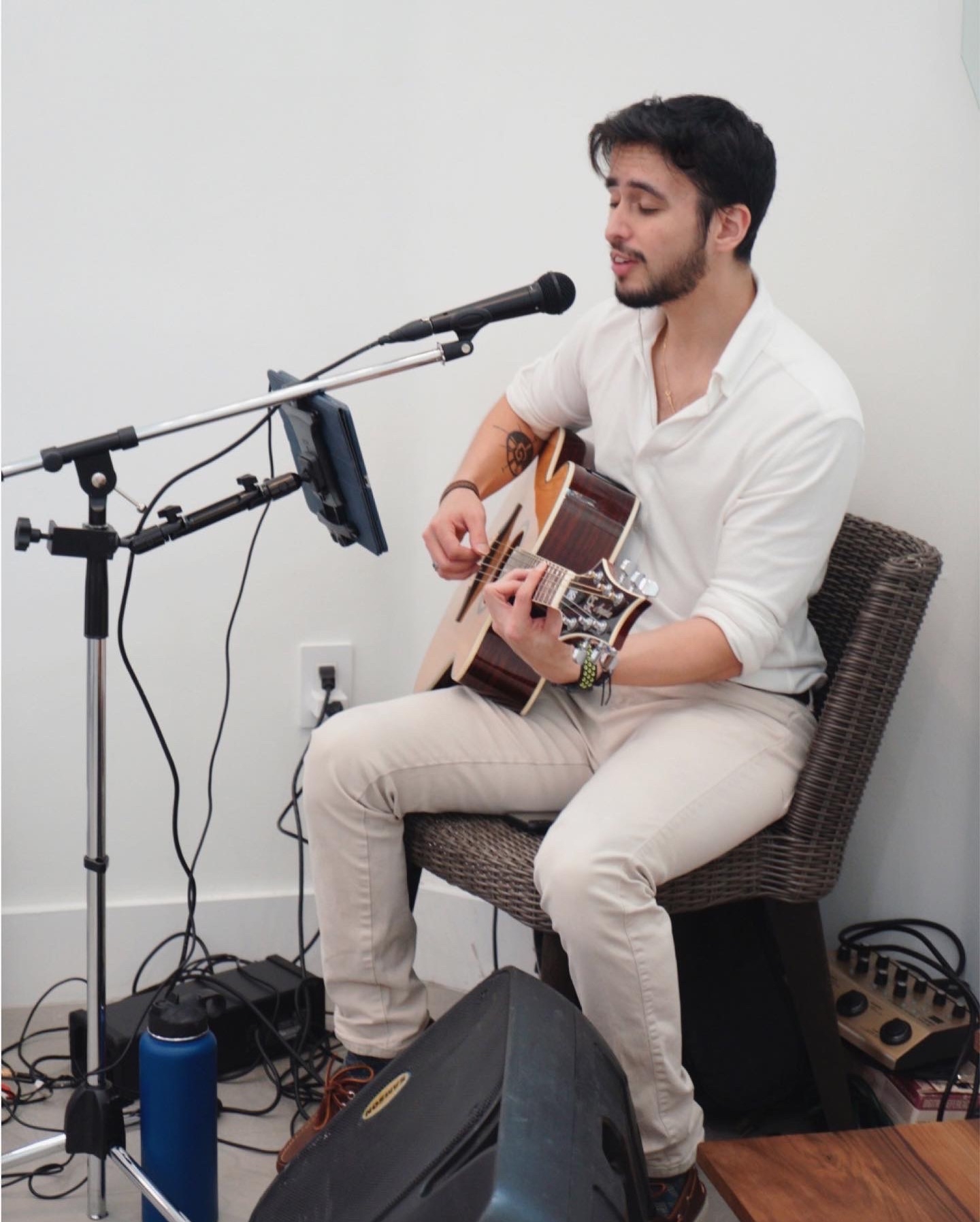 Guitar Teacher, Keyboard + Piano Teacher, Singing Teacher Alejandro Carrizales