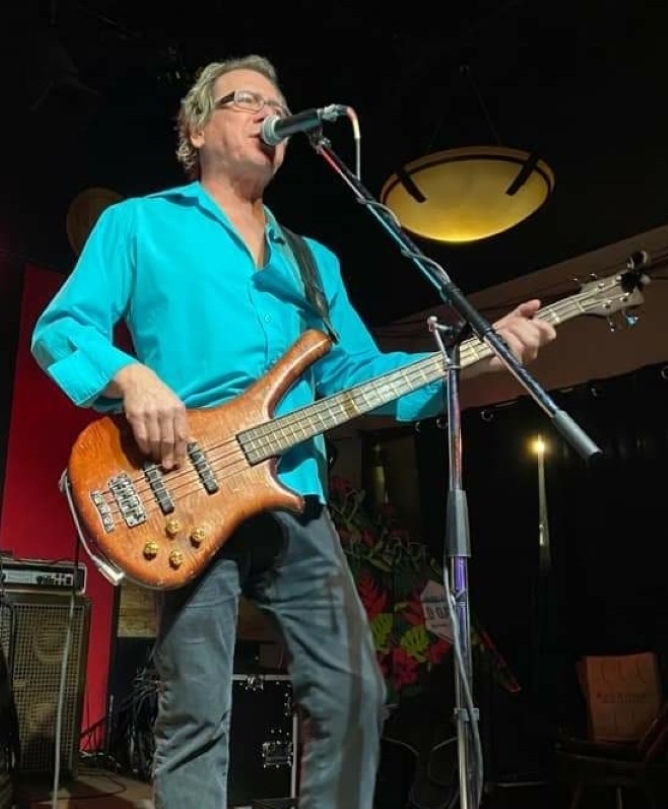 Bass Guitar Teacher, Guitar Teacher, Keyboard + Piano Teacher, Singing Teacher John Sinclair