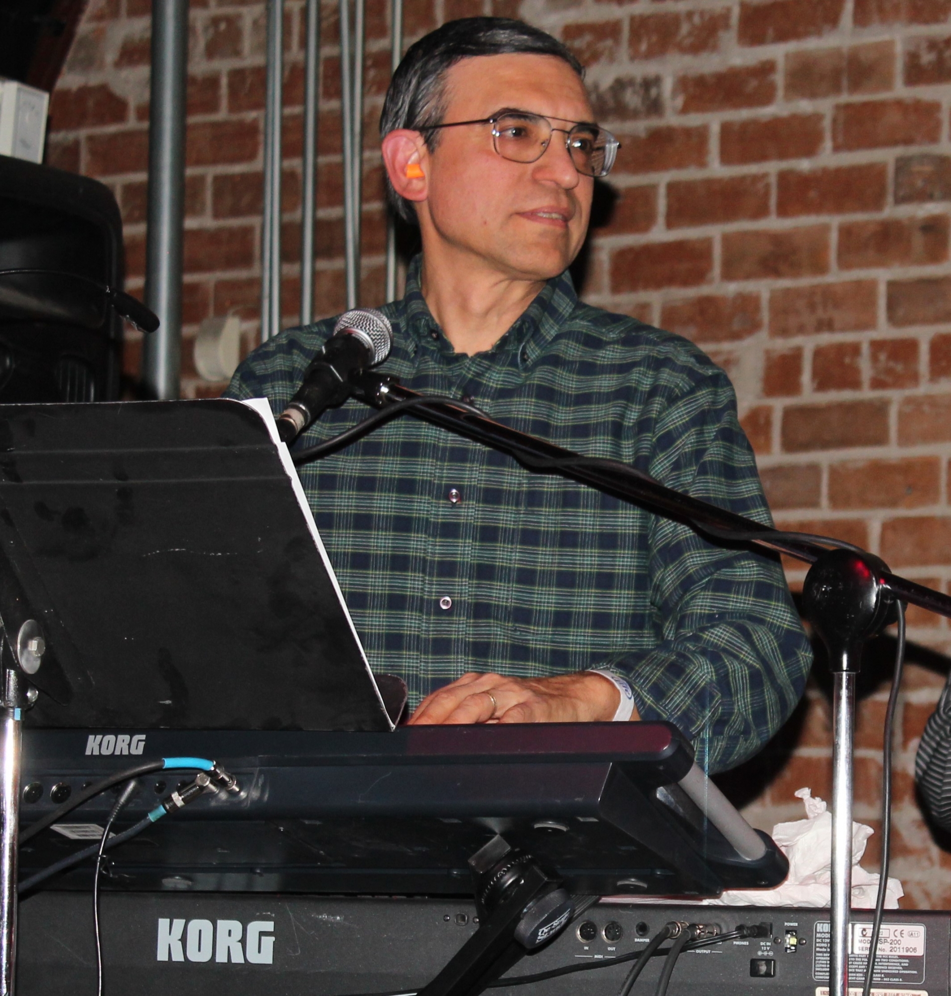 Piano + Keyboard Teacher, Singing Teacher, Guitar Teacher, Bass Guitar Teacher Phil Espinosa