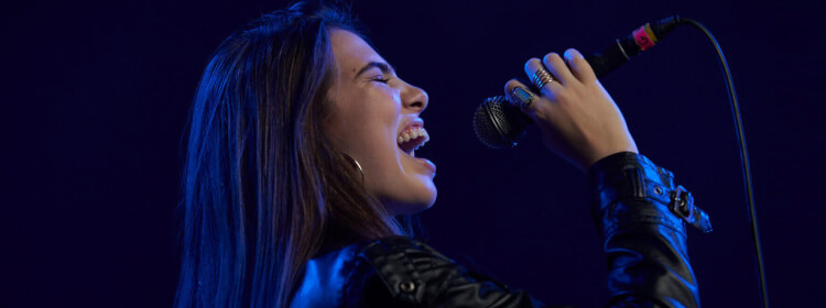 Kid learns to sing at School of Rock Miami